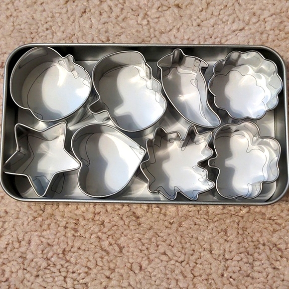 The Pampered Chef Mini Creative Cutter Set - Picture 2 of 6